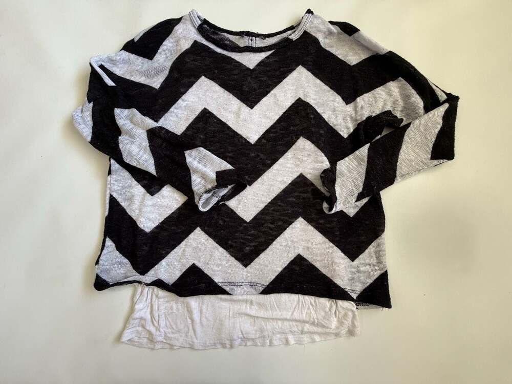 Womens Top Black White Chevron ZigZag Long Sleeve Lightweight Layered Knit Boxy